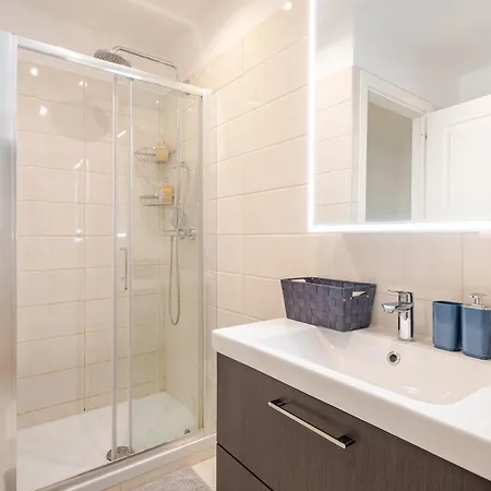 Aurelian Crown Apartamento